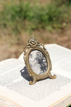 Moldura Vintage com Rosa Dourada